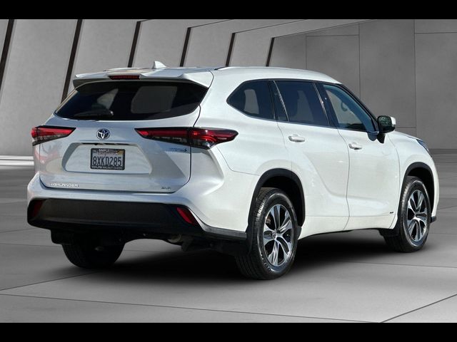 2022 Toyota Highlander Hybrid XLE