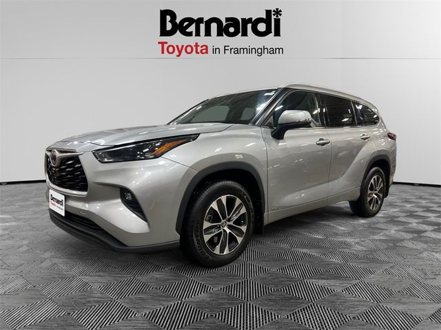 2022 Toyota Highlander Hybrid XLE