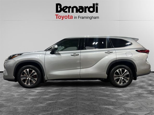 2022 Toyota Highlander Hybrid XLE