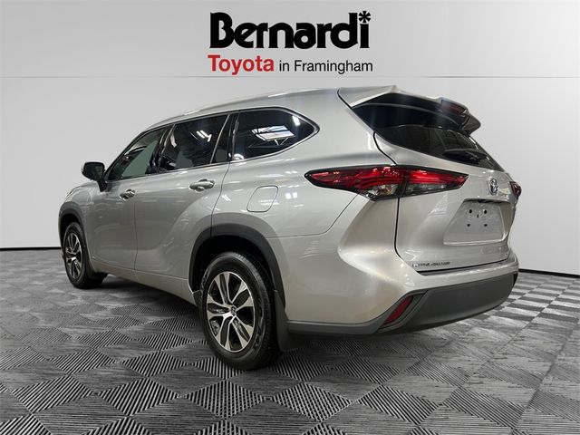 2022 Toyota Highlander Hybrid XLE