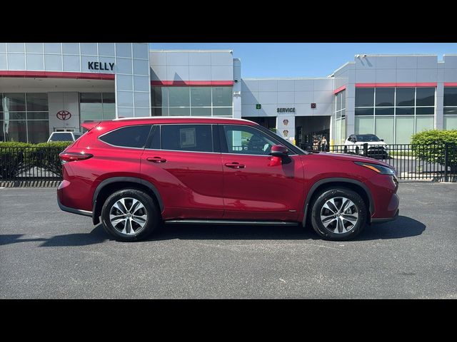 2022 Toyota Highlander Hybrid XLE