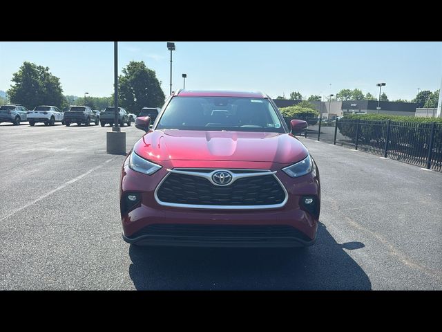 2022 Toyota Highlander Hybrid XLE