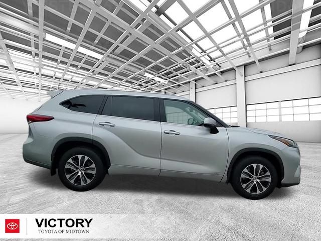 2022 Toyota Highlander Hybrid XLE