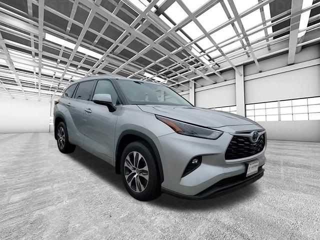 2022 Toyota Highlander Hybrid XLE