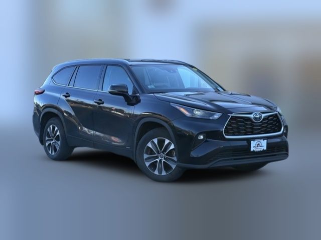 2022 Toyota Highlander Hybrid XLE