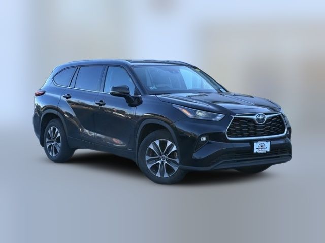 2022 Toyota Highlander Hybrid XLE