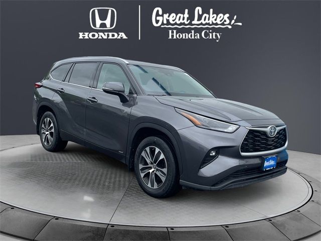 2022 Toyota Highlander Hybrid XLE