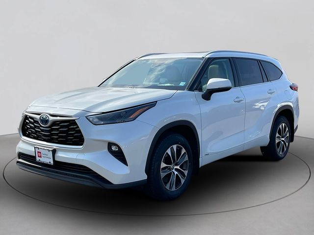 2022 Toyota Highlander Hybrid XLE