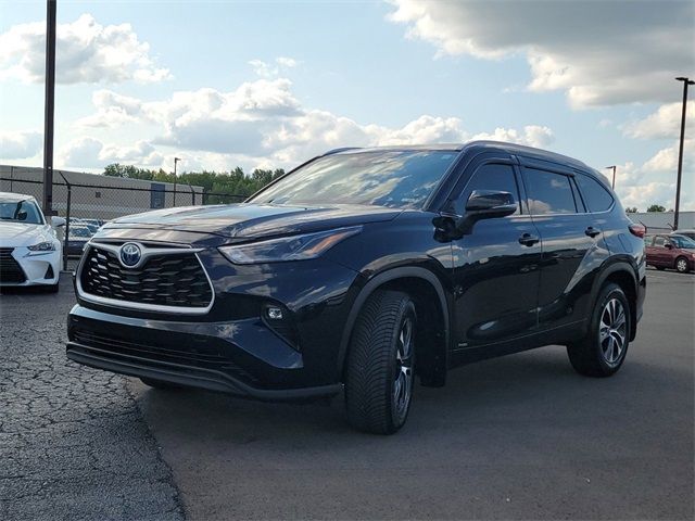 2022 Toyota Highlander Hybrid XLE