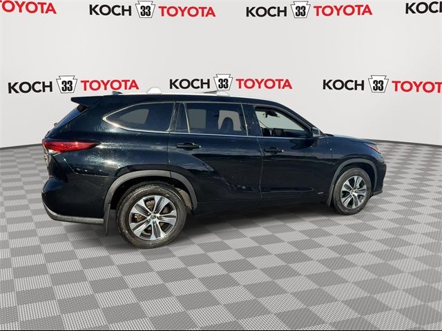 2022 Toyota Highlander Hybrid XLE