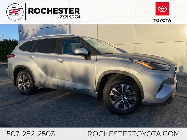 2022 Toyota Highlander Hybrid XLE