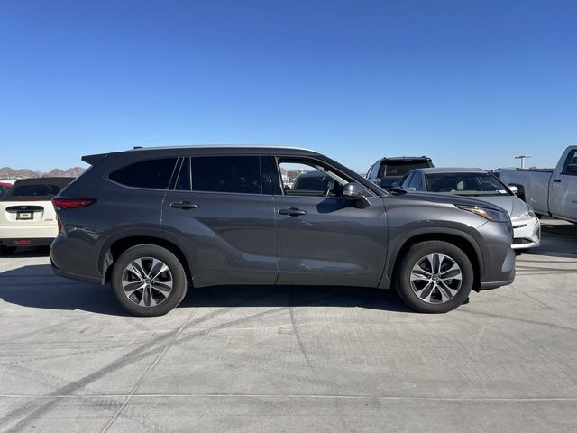 2022 Toyota Highlander Hybrid XLE