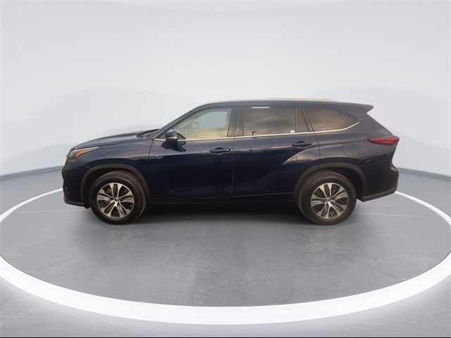 2022 Toyota Highlander Hybrid XLE