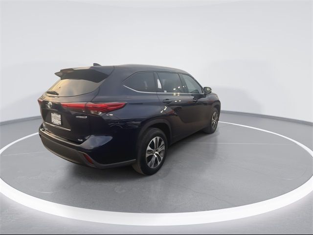 2022 Toyota Highlander Hybrid XLE