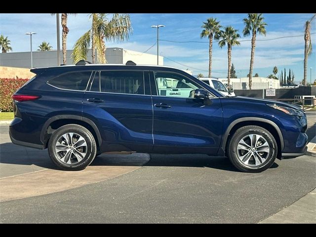 2022 Toyota Highlander Hybrid XLE