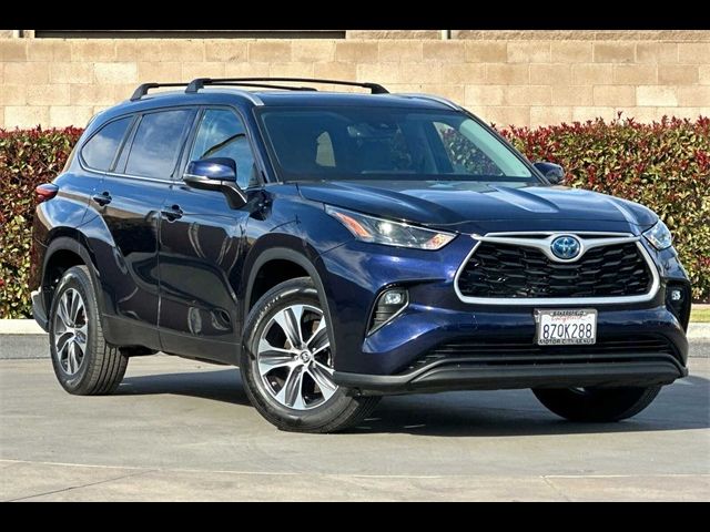 2022 Toyota Highlander Hybrid XLE