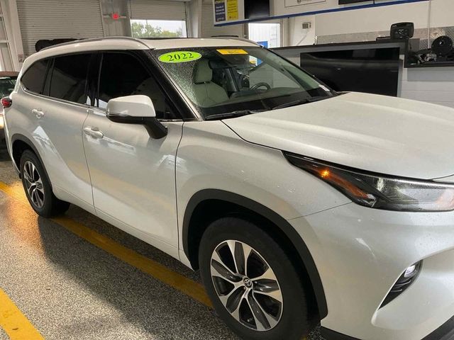 2022 Toyota Highlander Hybrid XLE