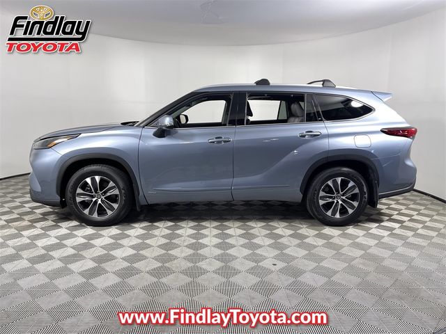 2022 Toyota Highlander Hybrid XLE