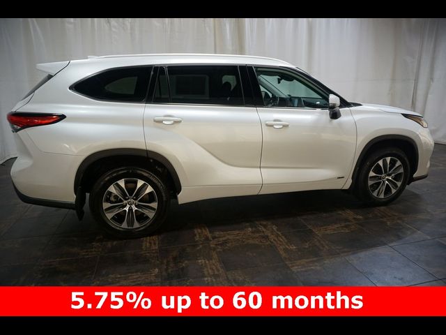 2022 Toyota Highlander Hybrid XLE