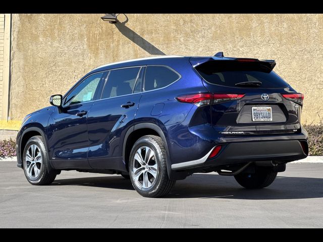 2022 Toyota Highlander Hybrid XLE