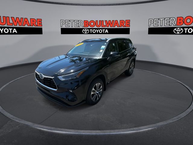 2022 Toyota Highlander Hybrid XLE