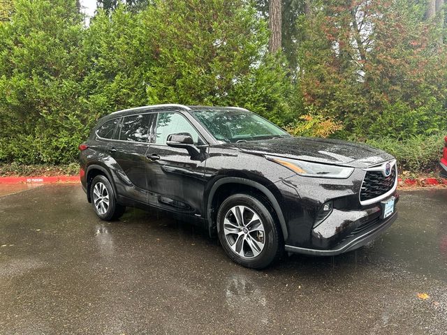 2022 Toyota Highlander Hybrid XLE