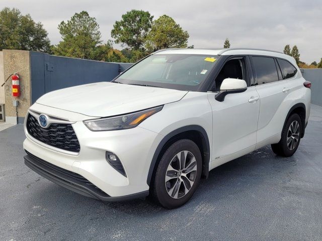 2022 Toyota Highlander Hybrid XLE