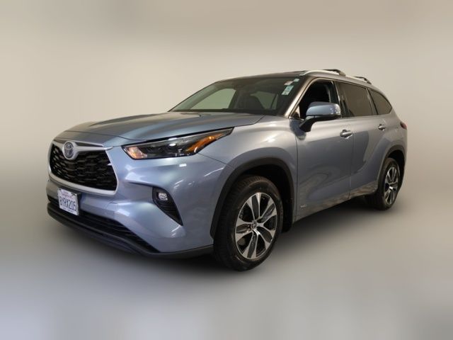 2022 Toyota Highlander Hybrid XLE