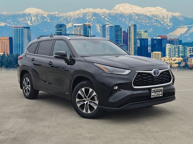 2022 Toyota Highlander Hybrid XLE