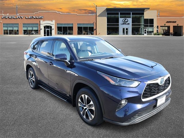 2022 Toyota Highlander Hybrid XLE