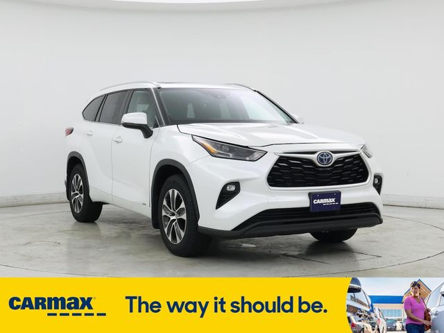 2022 Toyota Highlander Hybrid XLE
