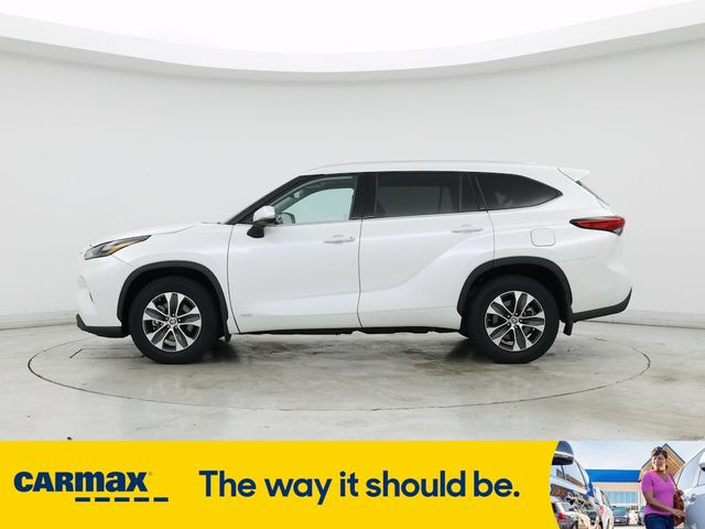 2022 Toyota Highlander Hybrid XLE