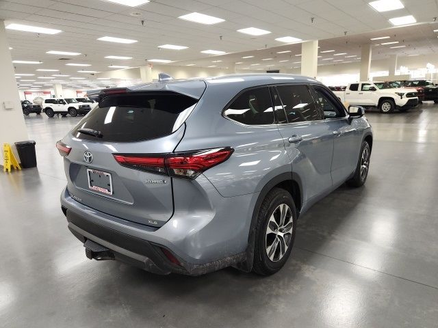 2022 Toyota Highlander Hybrid XLE