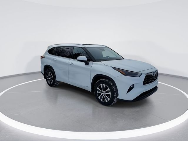 2022 Toyota Highlander Hybrid XLE