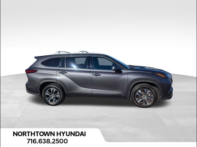 2022 Toyota Highlander Hybrid XLE