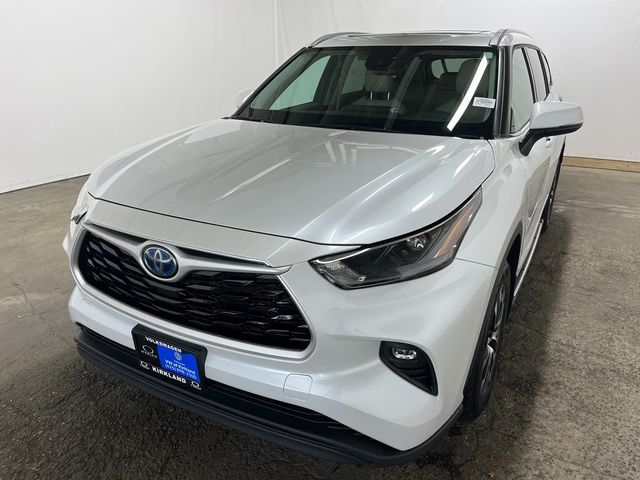 2022 Toyota Highlander Hybrid XLE