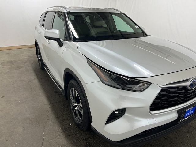 2022 Toyota Highlander Hybrid XLE