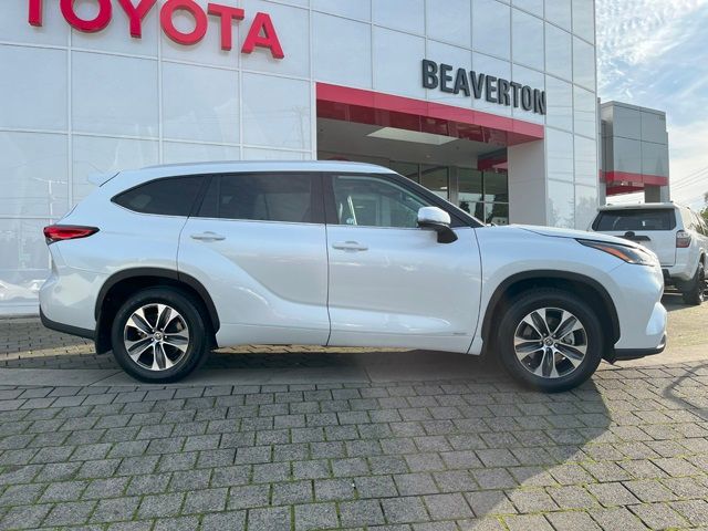 2022 Toyota Highlander Hybrid XLE