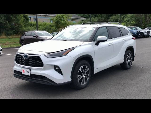 2022 Toyota Highlander Hybrid XLE