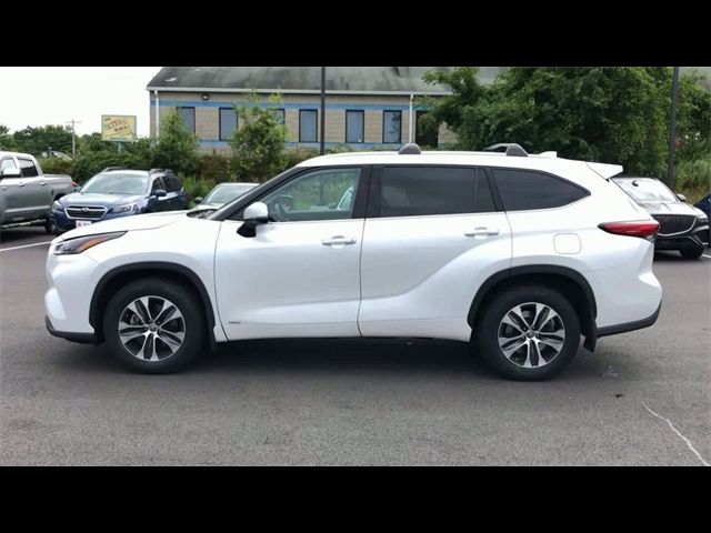 2022 Toyota Highlander Hybrid XLE