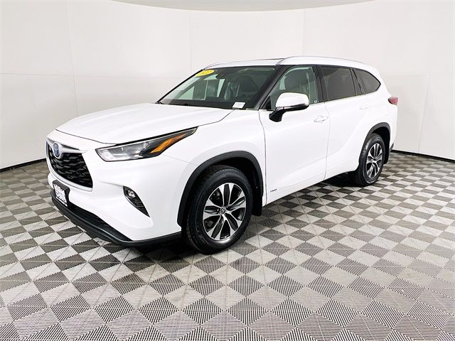 2022 Toyota Highlander Hybrid XLE