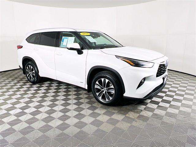 2022 Toyota Highlander Hybrid XLE