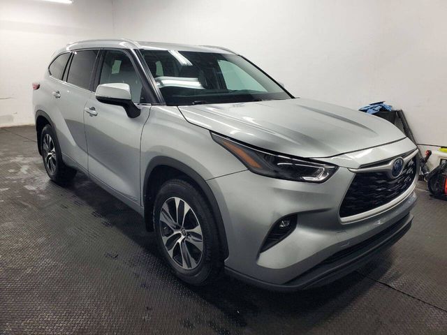 2022 Toyota Highlander Hybrid XLE