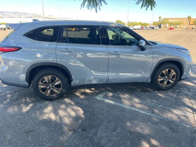 2022 Toyota Highlander Hybrid Bronze Edition