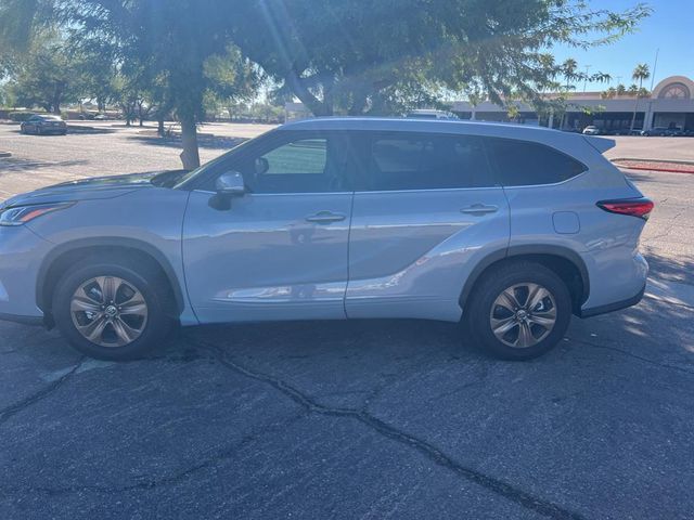 2022 Toyota Highlander Hybrid Bronze Edition