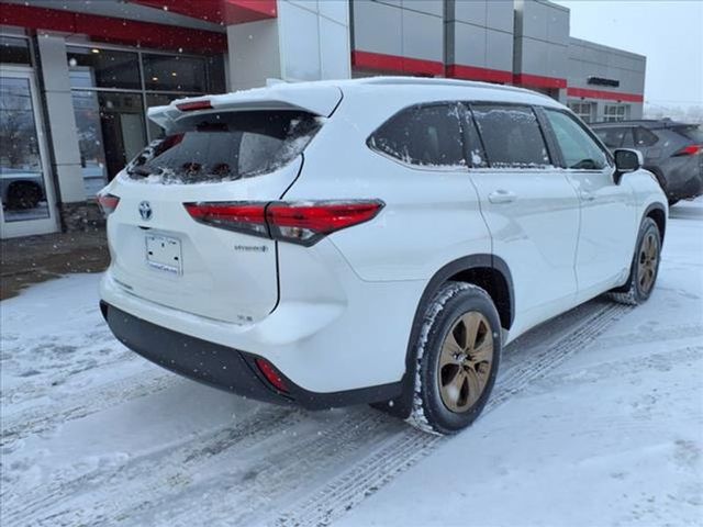 2022 Toyota Highlander Hybrid Bronze Edition