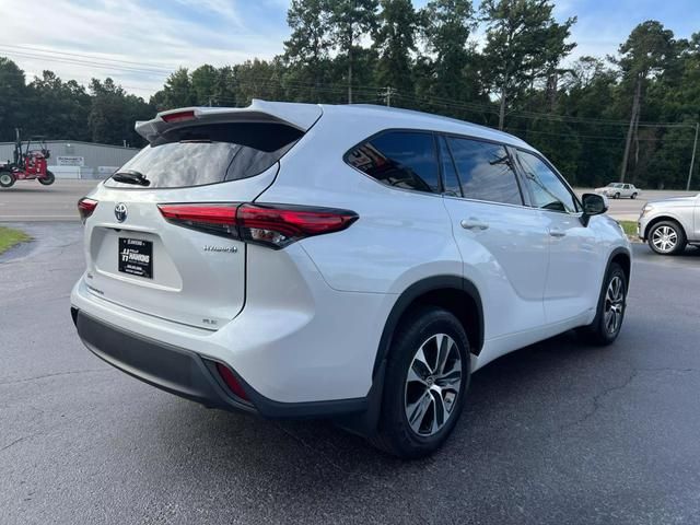 2022 Toyota Highlander Hybrid XLE