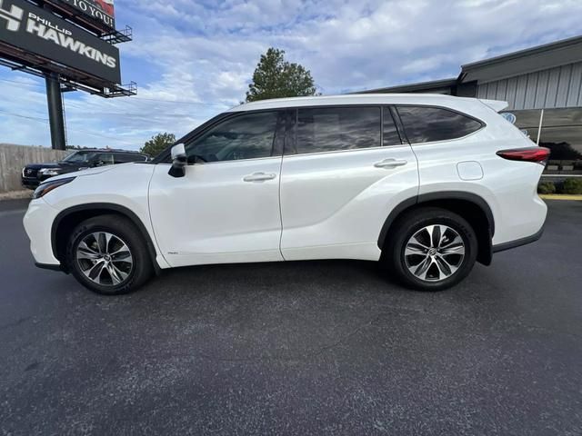 2022 Toyota Highlander Hybrid XLE