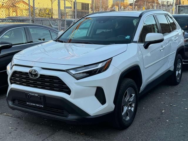 2022 Toyota RAV4 XLE