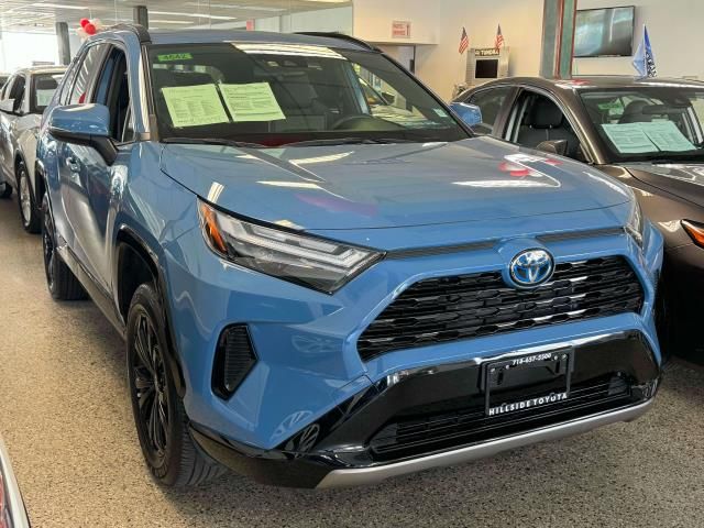 2022 Toyota RAV4 Hybrid SE